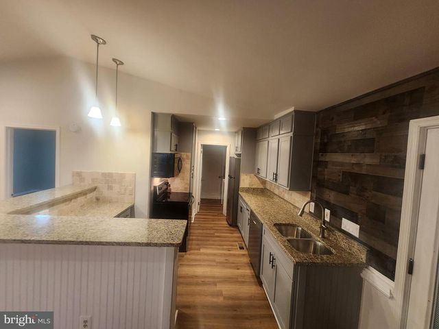 105 BEACHSIDE CV, Locust Grove, VA 22508