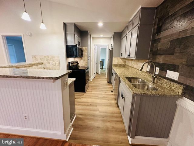 105 BEACHSIDE CV, Locust Grove, VA 22508