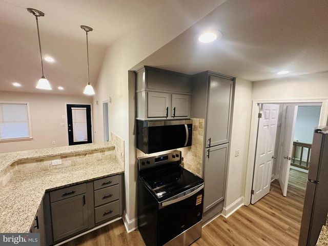 105 BEACHSIDE CV, Locust Grove, VA 22508