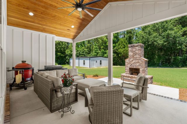 217 Tobacco Leaf Rd, Galivants Ferry, SC 29544