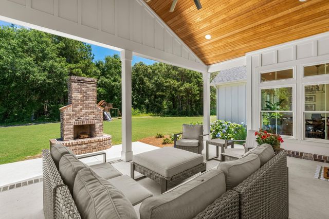 217 Tobacco Leaf Rd, Galivants Ferry, SC 29544