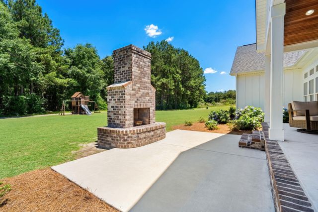 217 Tobacco Leaf Rd, Galivants Ferry, SC 29544