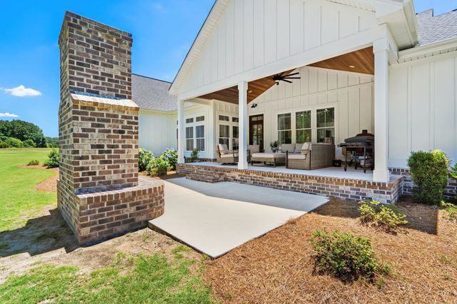 217 Tobacco Leaf Rd, Galivants Ferry, SC 29544