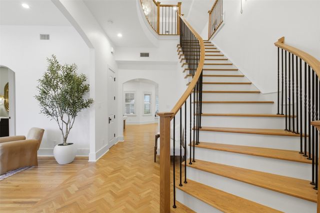 6743 Gaston Avenue, Dallas, TX 75214