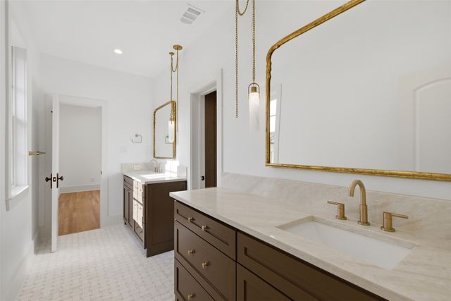 6743 Gaston Avenue, Dallas, TX 75214