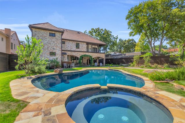6743 Gaston Avenue, Dallas, TX 75214