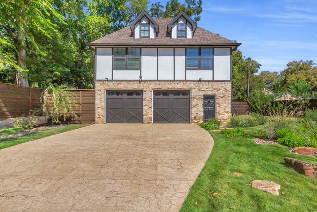 6743 Gaston Avenue, Dallas, TX 75214