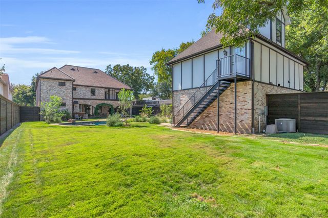 6743 Gaston Avenue, Dallas, TX 75214