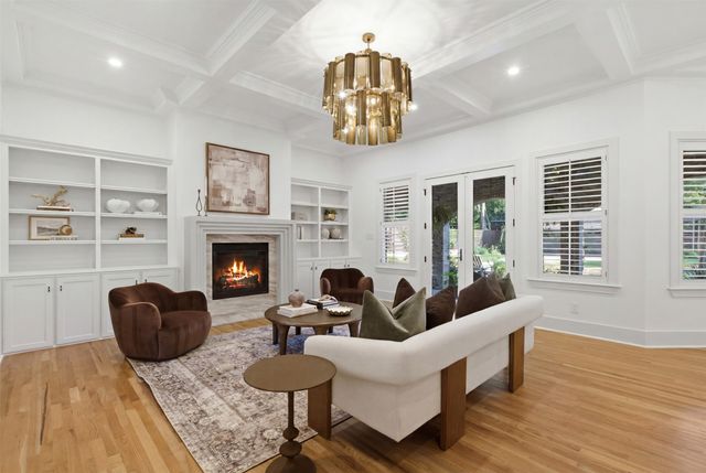 6743 Gaston Avenue, Dallas, TX 75214
