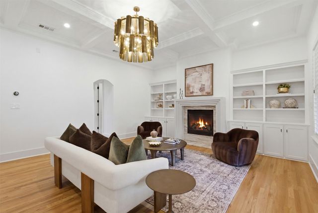 6743 Gaston Avenue, Dallas, TX 75214