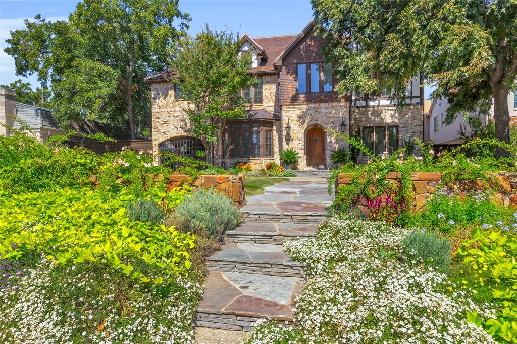 6743 Gaston Avenue, Dallas, TX 75214
