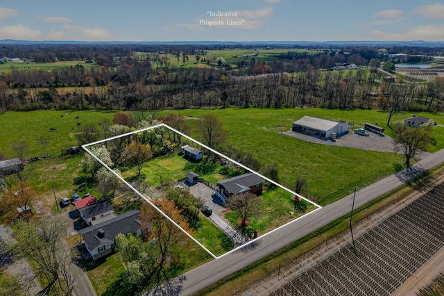 1823 Evins Mill Rd, Smithville, TN 37166