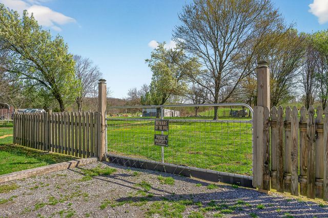 1823 Evins Mill Rd, Smithville, TN 37166