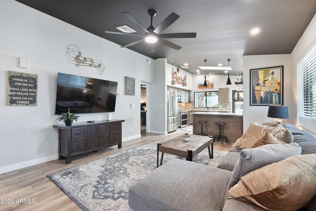 4604 E PIEDMONT Road E, Phoenix, AZ 85044