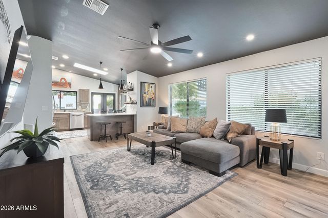 4604 E PIEDMONT Road E, Phoenix, AZ 85044