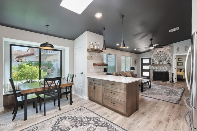 4604 E PIEDMONT Road E, Phoenix, AZ 85044