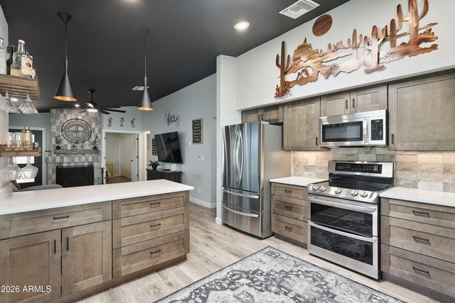 4604 E PIEDMONT Road E, Phoenix, AZ 85044
