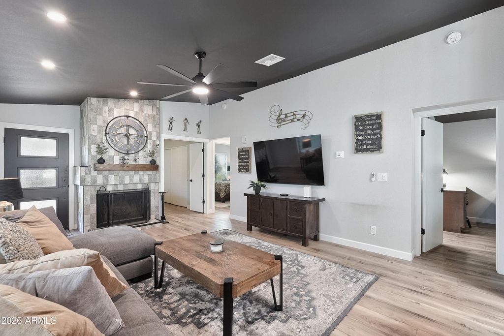4604 E PIEDMONT Road E, Phoenix, AZ 85044 — photo 5