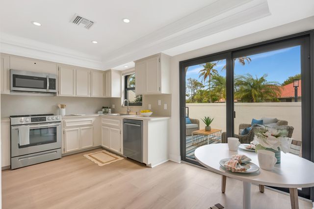 1472 Via Cameron, Jupiter, FL 33477