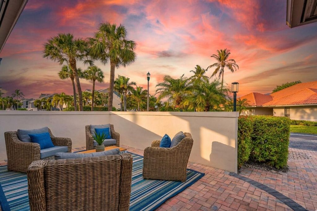 1472 Via Cameron, Jupiter, FL 33477