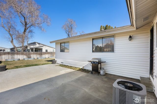 519 S Pommer Ave, Moses Lake, WA 98837