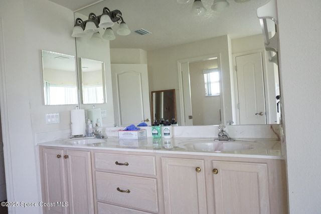 711 Hunan Street NE, Palm Bay, FL 32907