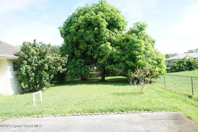 711 Hunan Street NE, Palm Bay, FL 32907