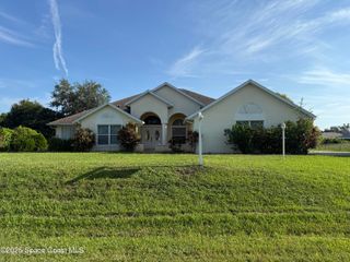 711 Hunan Street NE, Palm Bay, FL 32907