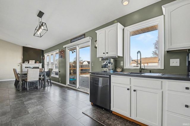 25827 Little Fox Trail, South Bend, IN 46628