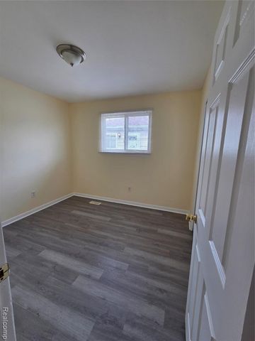 16053 Jackson Street, Taylor, MI 48180