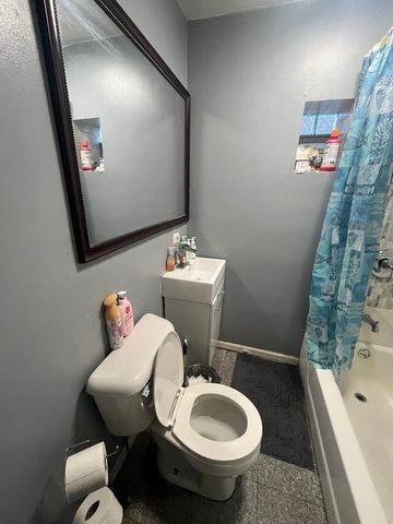 5136 S Richmond Street, Chicago, IL 60632