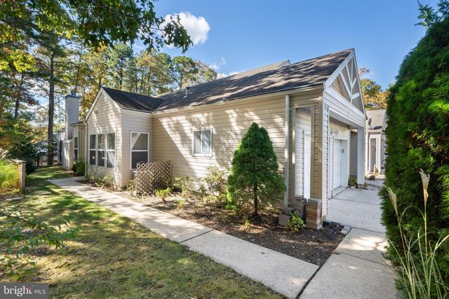 16 NEWPORT RD, Manahawkin, NJ 08050