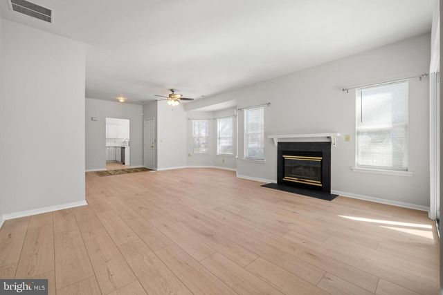 16 NEWPORT RD, Manahawkin, NJ 08050