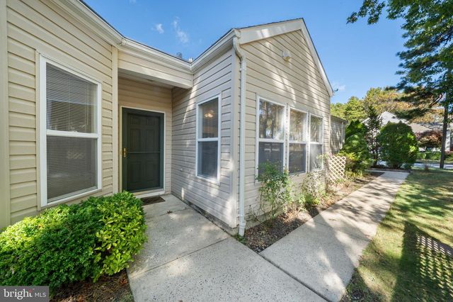 16 NEWPORT RD, Manahawkin, NJ 08050