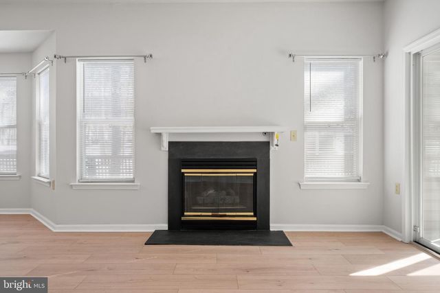 16 NEWPORT RD, Manahawkin, NJ 08050