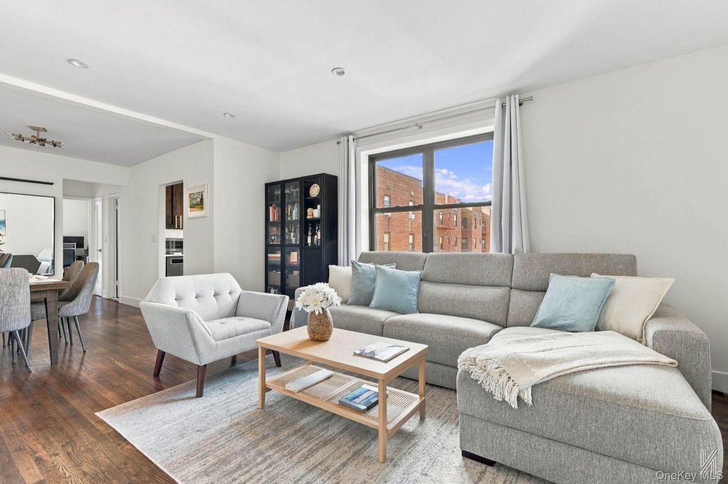 88-09 Northern Boulevard 506, Jackson Heights, NY 11372 — exterior