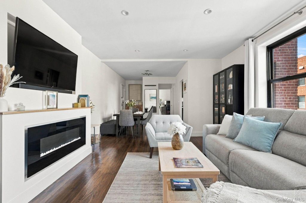 88-09 Northern Boulevard 506, Jackson Heights, NY 11372 — photo 4