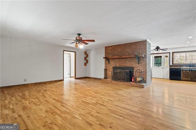 300 Small Pond Drive, Cleveland, GA 30528