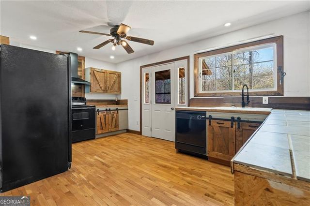 300 Small Pond Drive, Cleveland, GA 30528