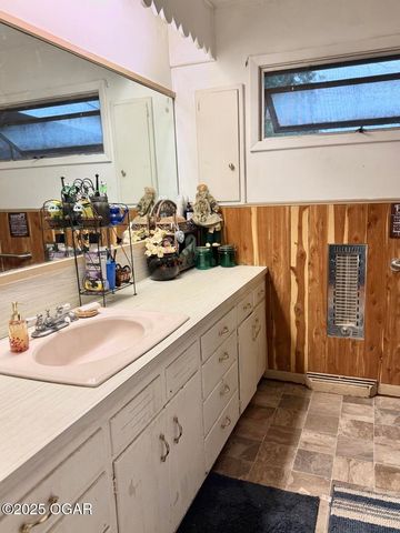 2808 Blue Bell Avenue, Neosho, MO 64850