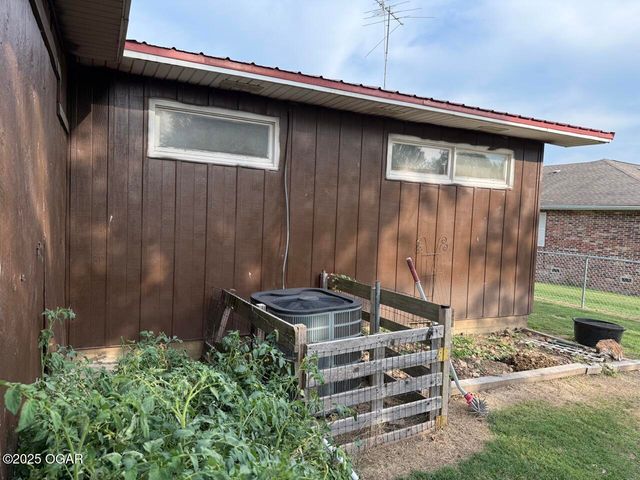 2808 Blue Bell Avenue, Neosho, MO 64850