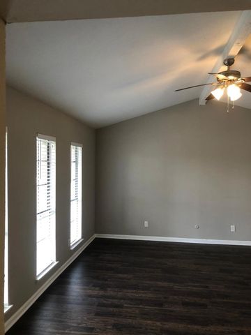 716 Via Del Sur, Mesquite, TX 75150
