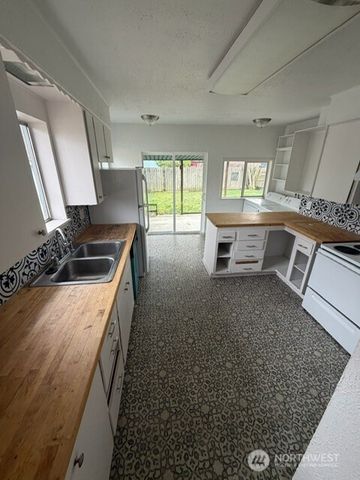 520 E Division Lane, Tacoma, WA 98404