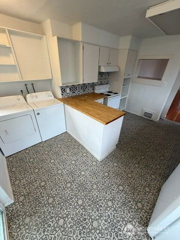 520 E Division Lane, Tacoma, WA 98404