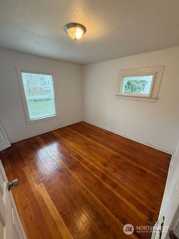 520 E Division Lane, Tacoma, WA 98404