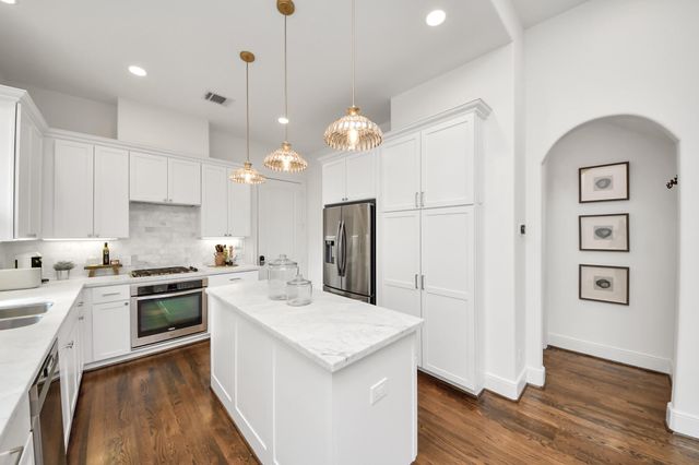3211 Jackson Street, Houston, TX 77004