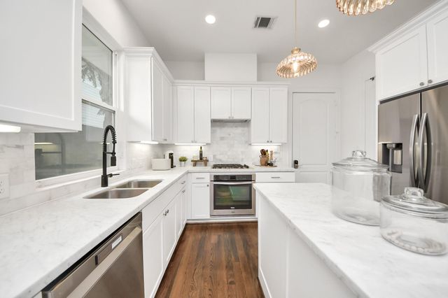 3211 Jackson Street, Houston, TX 77004