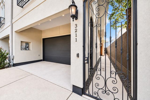 3211 Jackson Street, Houston, TX 77004