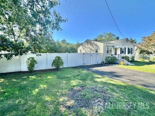 72 Fernhead Avenue, Spotswood, NJ 08884