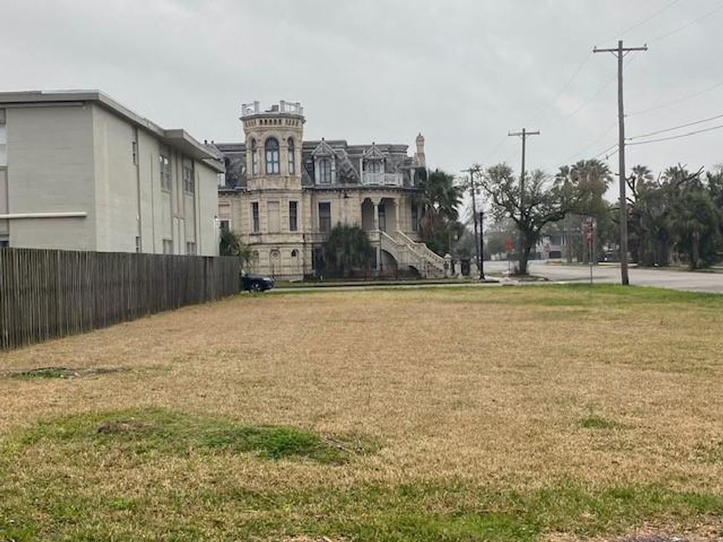 1628 Sealy Street, Galveston, TX 77550